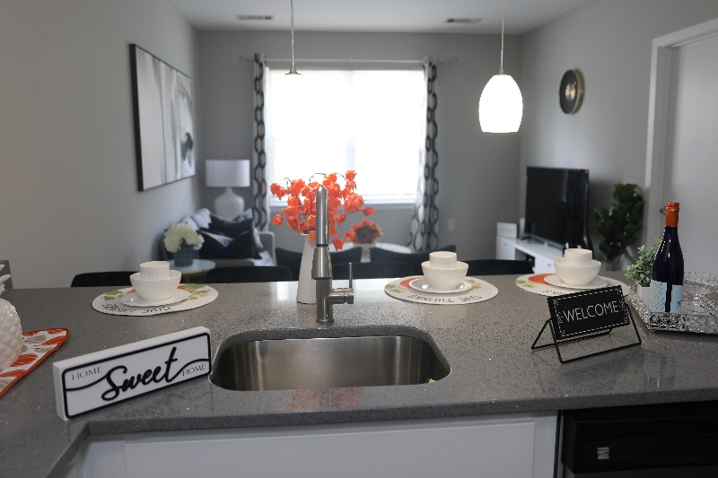 Private Apartment/W/D/Free parking - Photo 3