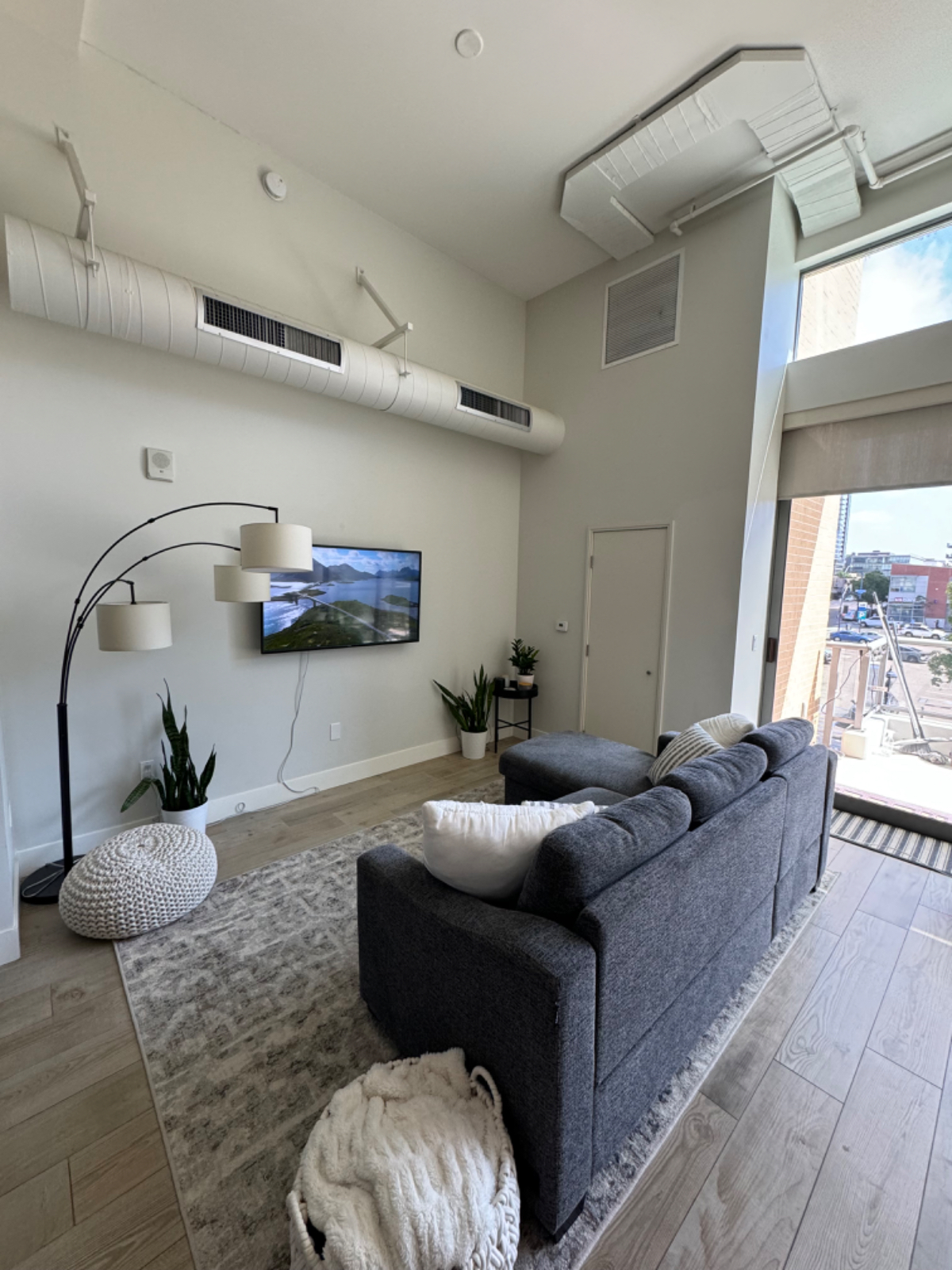 Loft in heart of Gaslamp Luxury Building - Photo 2