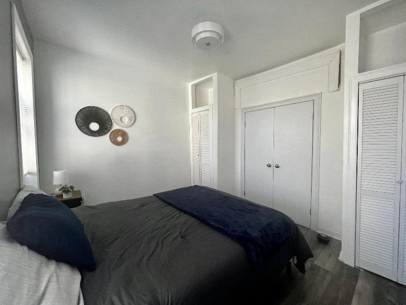 Cozy top floor apartment with lots of Natural Sunlight - Photo 4