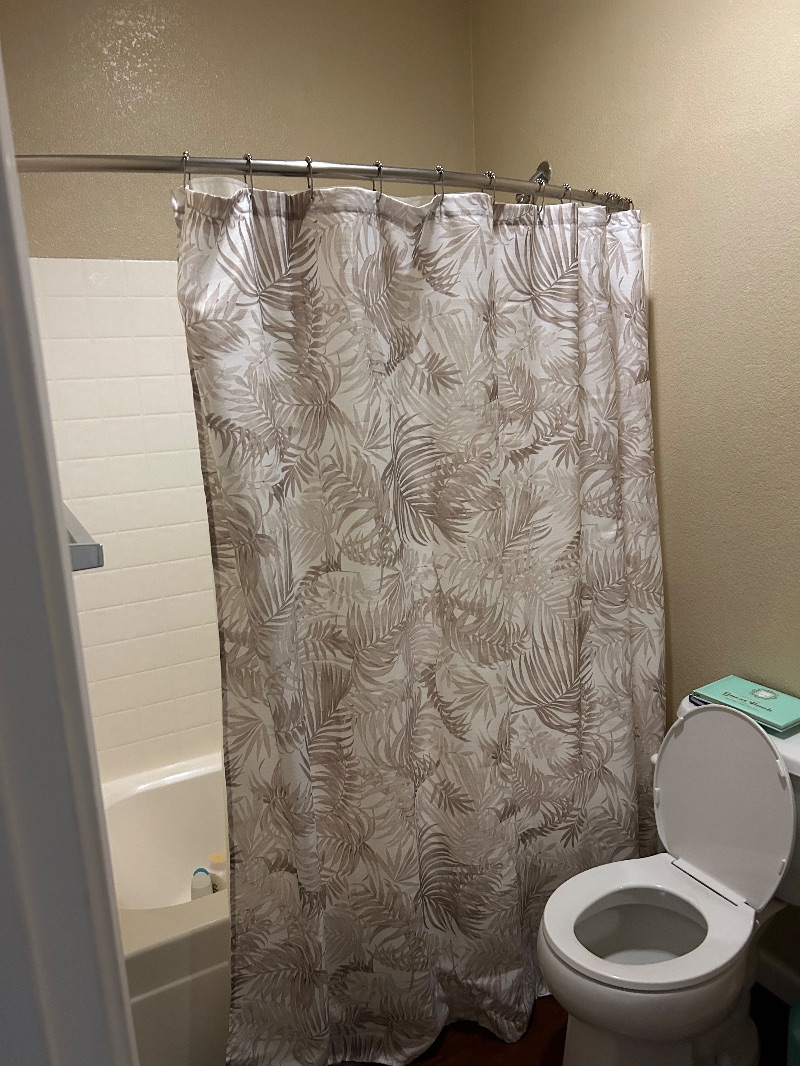 Room for rent with private bathroom in West Sacramento - Photo 3