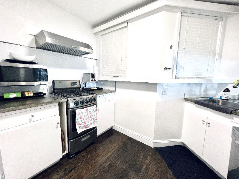 Charming Victorian Unit in Buena Vista Heights - Photo 6