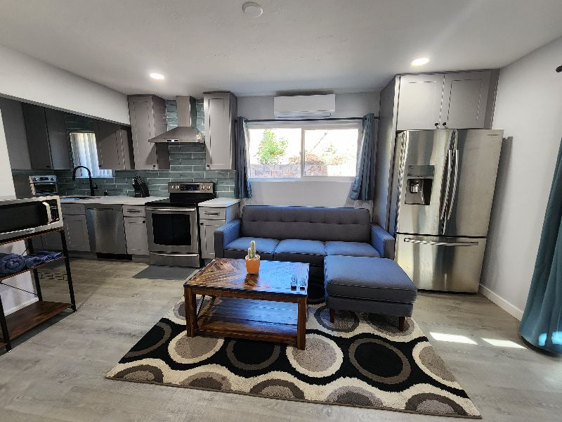 Ultra Modern Private 2 Bedroom 1 Bath Paradise centrally located in a quiet neighborhood - Photo 1