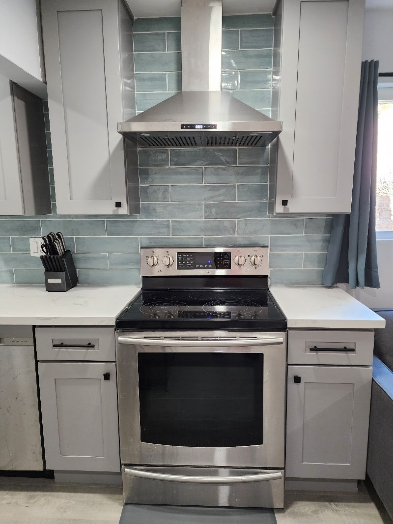 Ultra Modern Private 2 Bedroom 1 Bath Paradise centrally located in a quiet neighborhood - Photo 5
