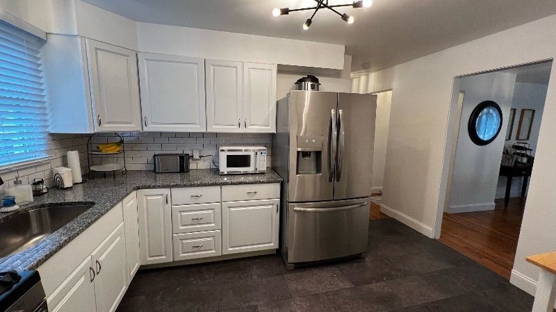 Luxury west side apartment near Hospital - Photo 1