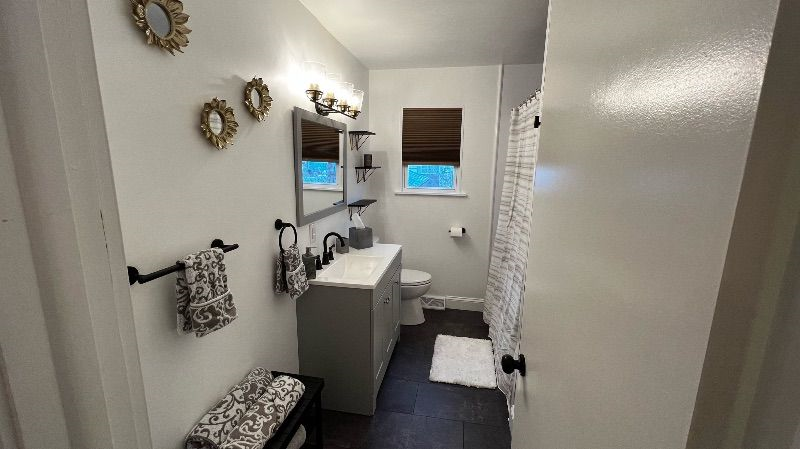 Luxury west side apartment near Hospital - Photo 9