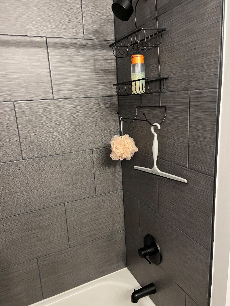 Luxury west side apartment near Hospital - Photo 10