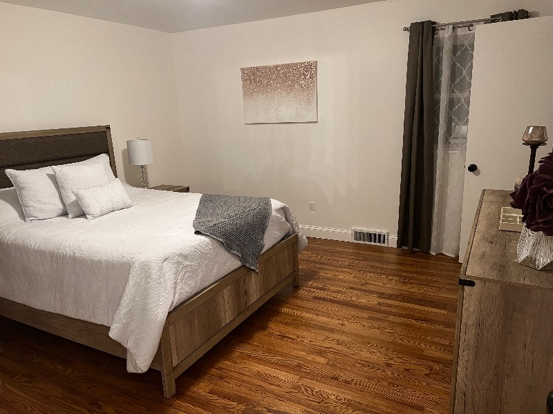 Luxury west side apartment near Hospital - Photo 12