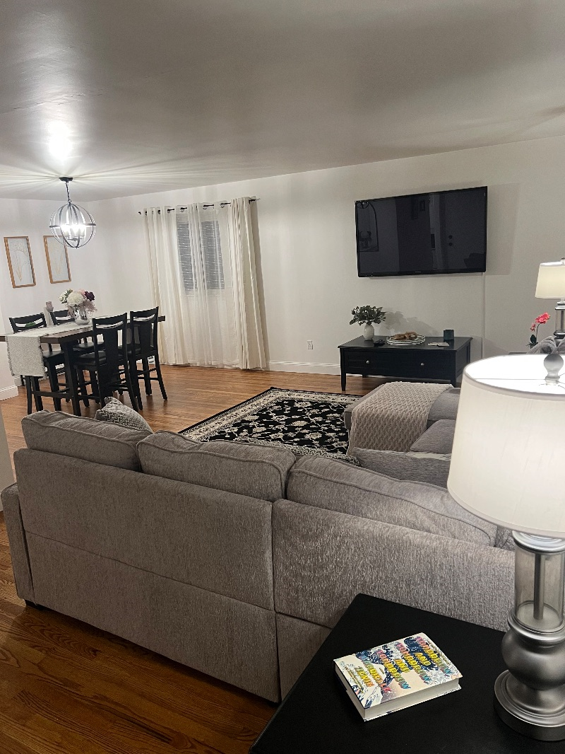 Luxury west side apartment near Hospital - Photo 6