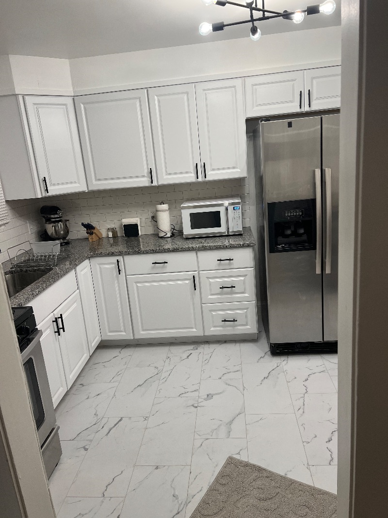 Luxury west side apartment near Hospital - Photo 2