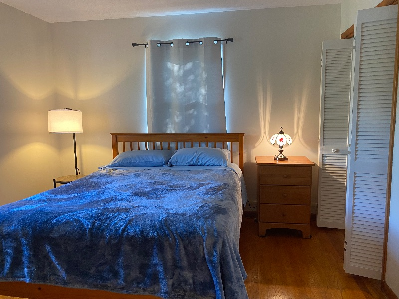Cozy house near hospital, free parking, w/d, wifi, porch - Photo 4