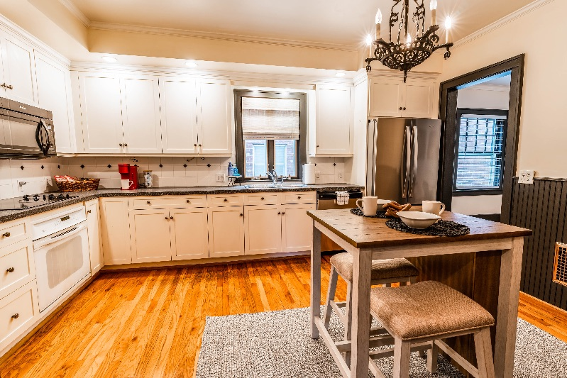 2 bdrm Park Ave Apartment - Photo 2