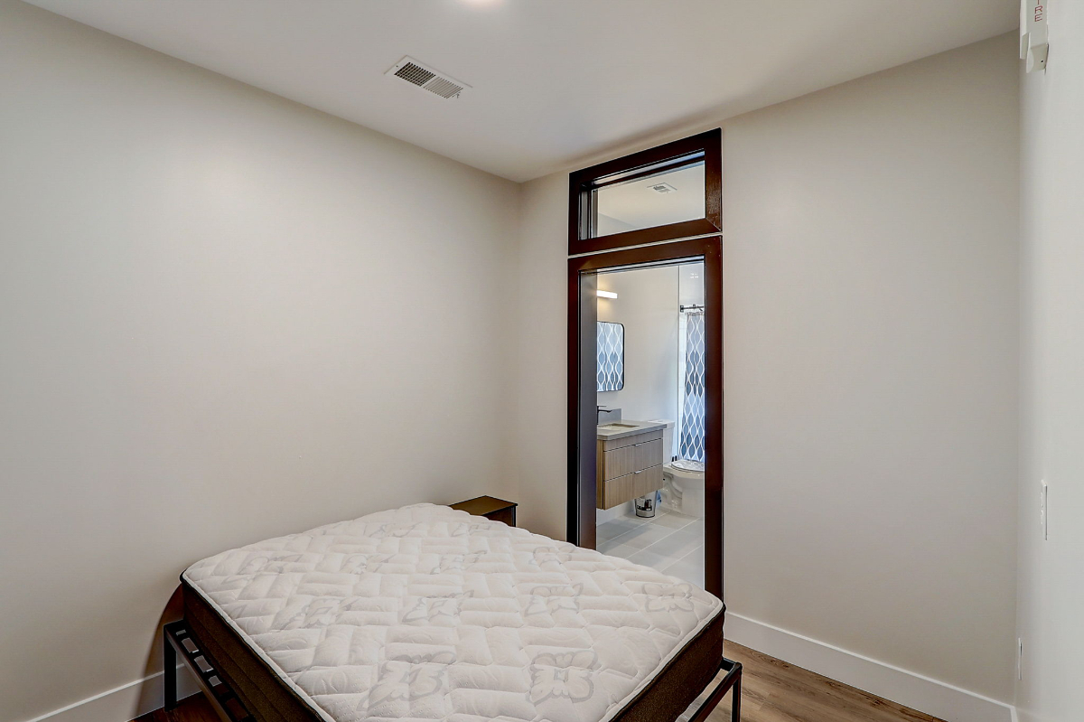 Takoma Co-Living, All Utilities Included (1mo FREE on 12mo, 2w FREE on 6-11mo) (Vine) - Photo 11