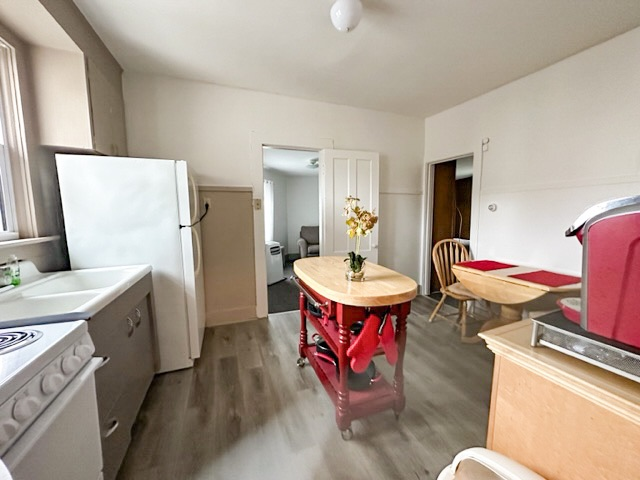 Upstairs cozy apartment and quiet - Photo 1
