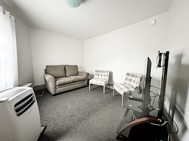 Upstairs cozy apartment and quiet - Photo 12