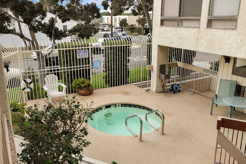 2 Bedroom Condo with large office in Pacific Beach - Photo 5