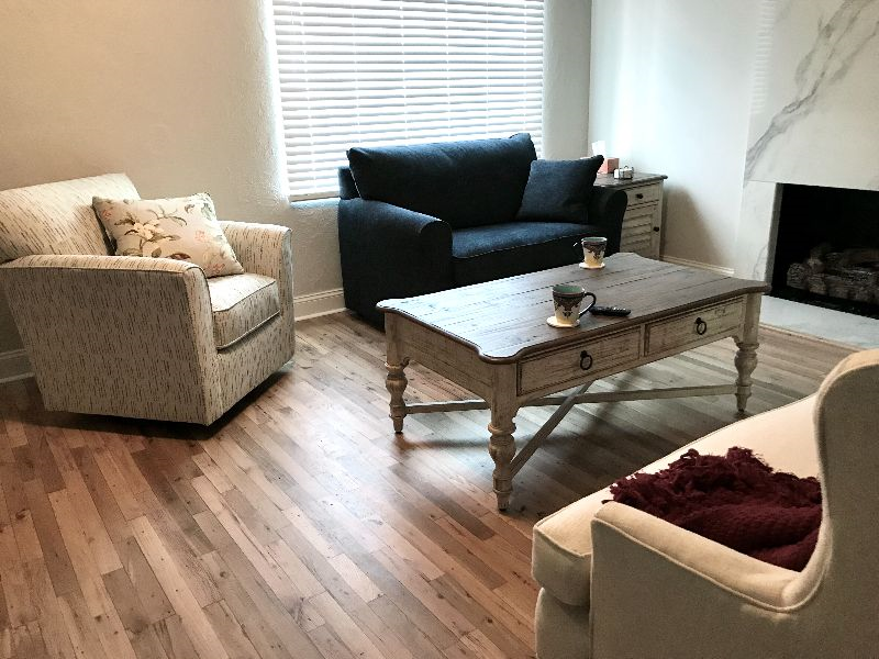 Luxe Executive Villa w/ 2-Car Garage - Quiet Professional & Remote Stay - Photo 2