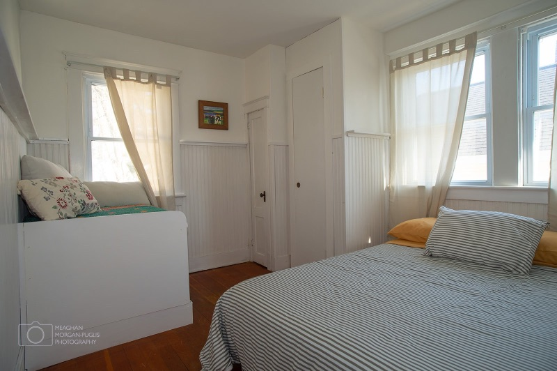 Bright and Cozy Home in Town - Photo 3