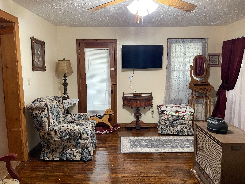 Cozy 2 bedroom Apartment - Photo 8