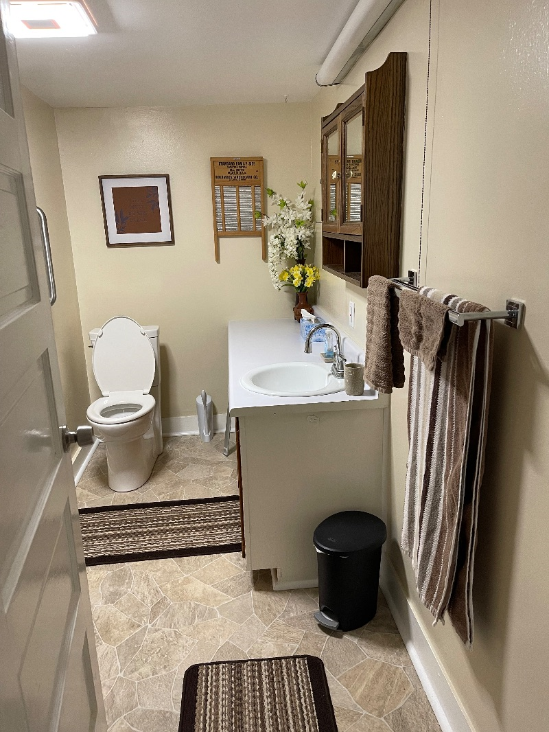 Cozy 2 bedroom Apartment - Photo 11