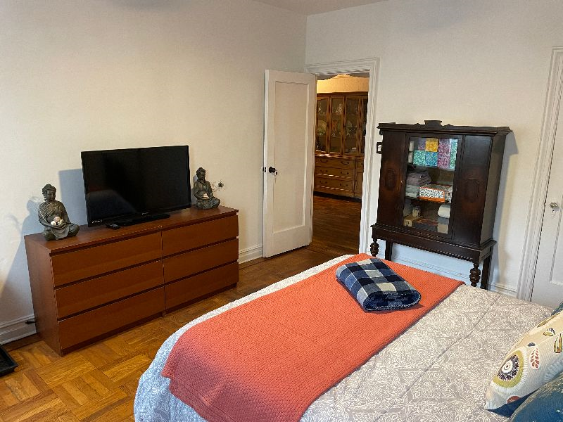 Spacious furnished bedroom - Photo 3