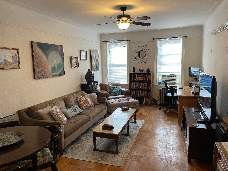 Spacious furnished bedroom - Photo 4
