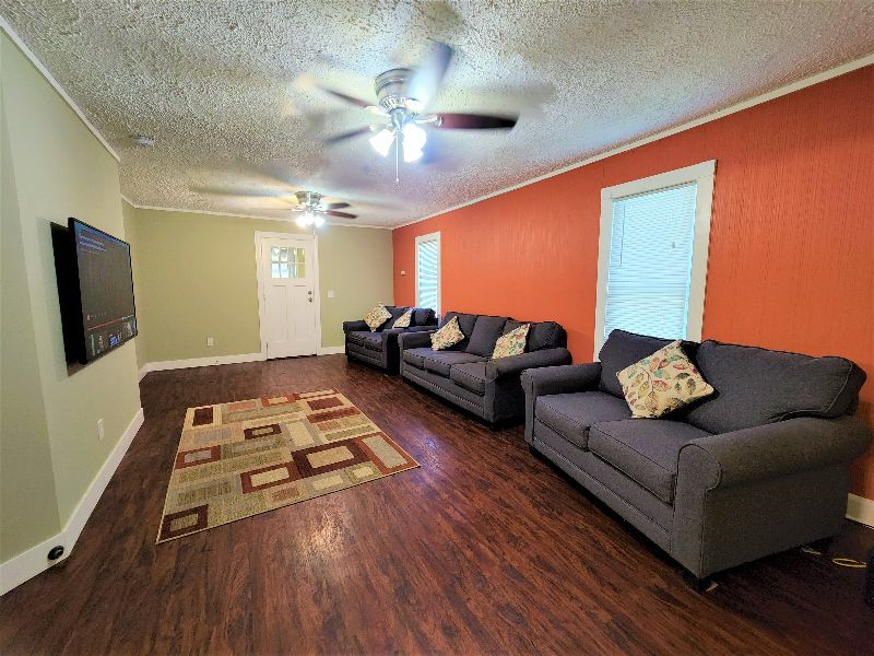 Housing for Traveling Nurses - 35 Saint Charles Street - Photo 2