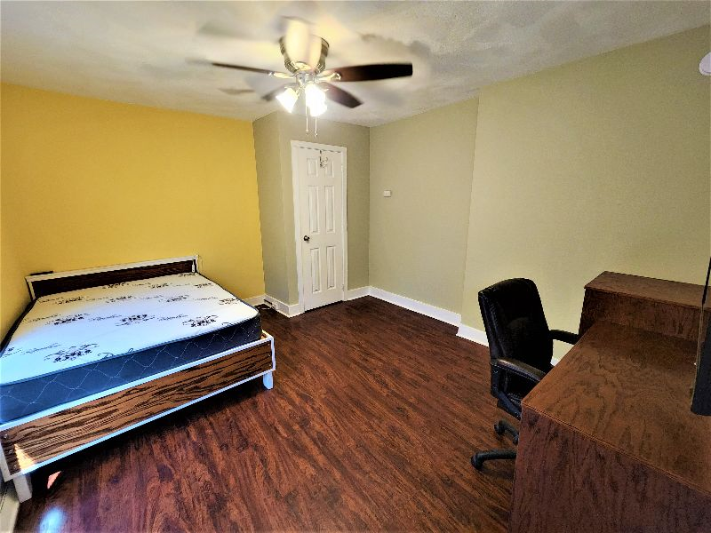 Housing for Traveling Nurses - 35 Saint Charles Street - Photo 10