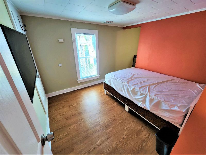 Housing for Traveling Nurses - 35 Saint Charles Street - Photo 11