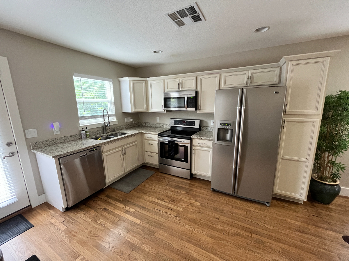 Cute Austin Bungalow - 15 mins from Downtown - Photo 2