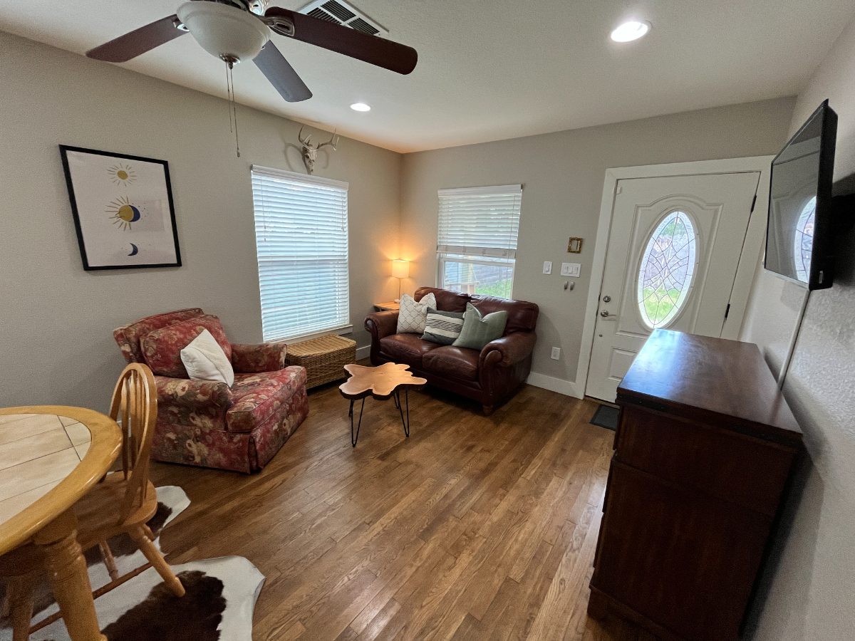 Cute Austin Bungalow - 15 mins from Downtown - Photo 3
