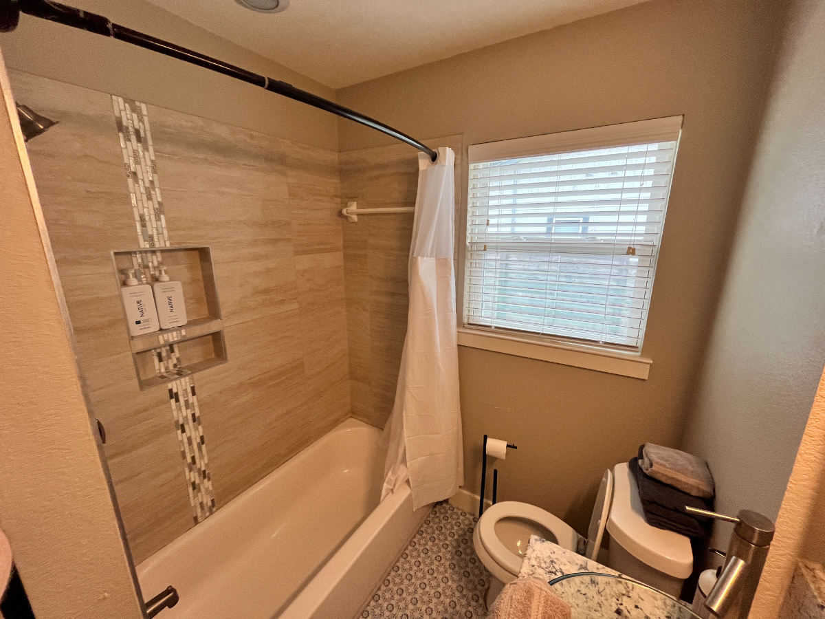 Cute Austin Bungalow - 15 mins from Downtown - Photo 4
