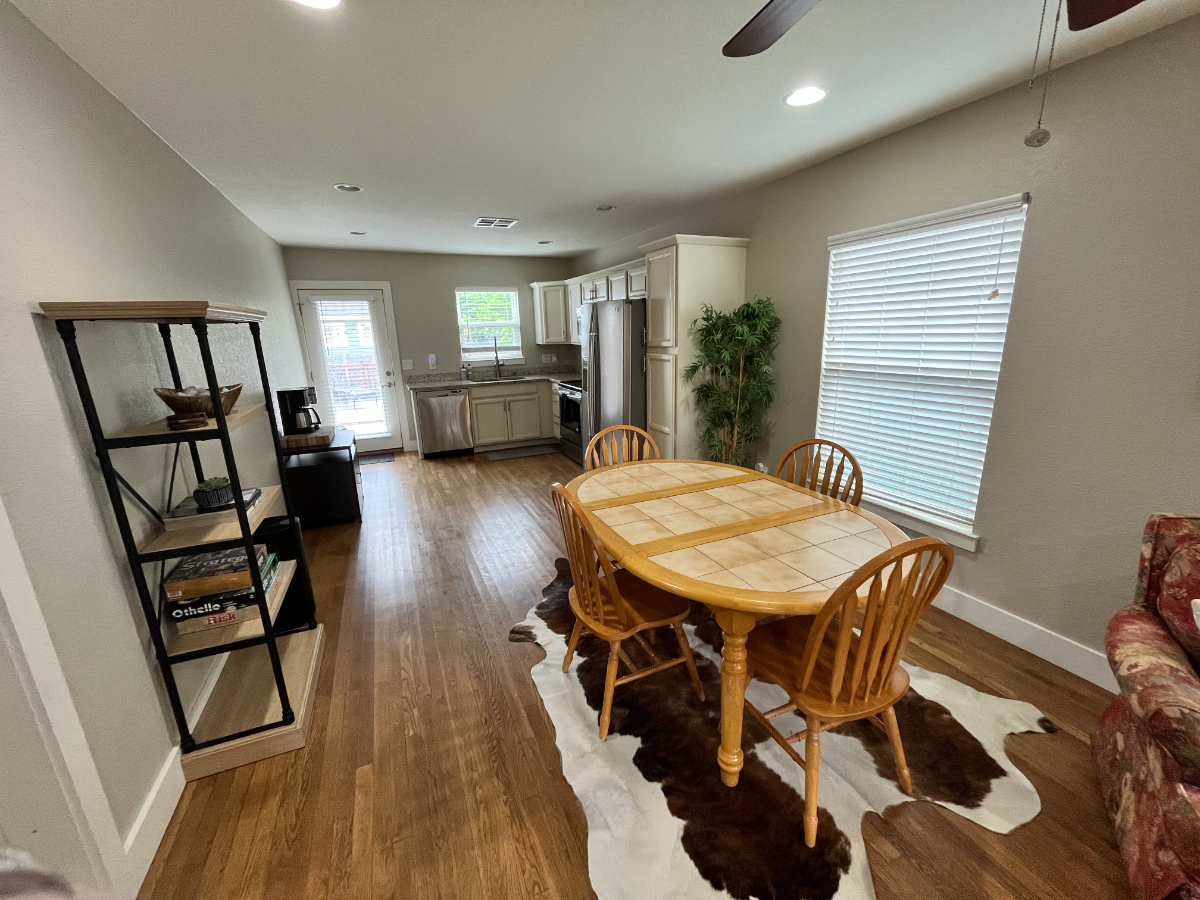 Cute Austin Bungalow - 15 mins from Downtown - Photo 5
