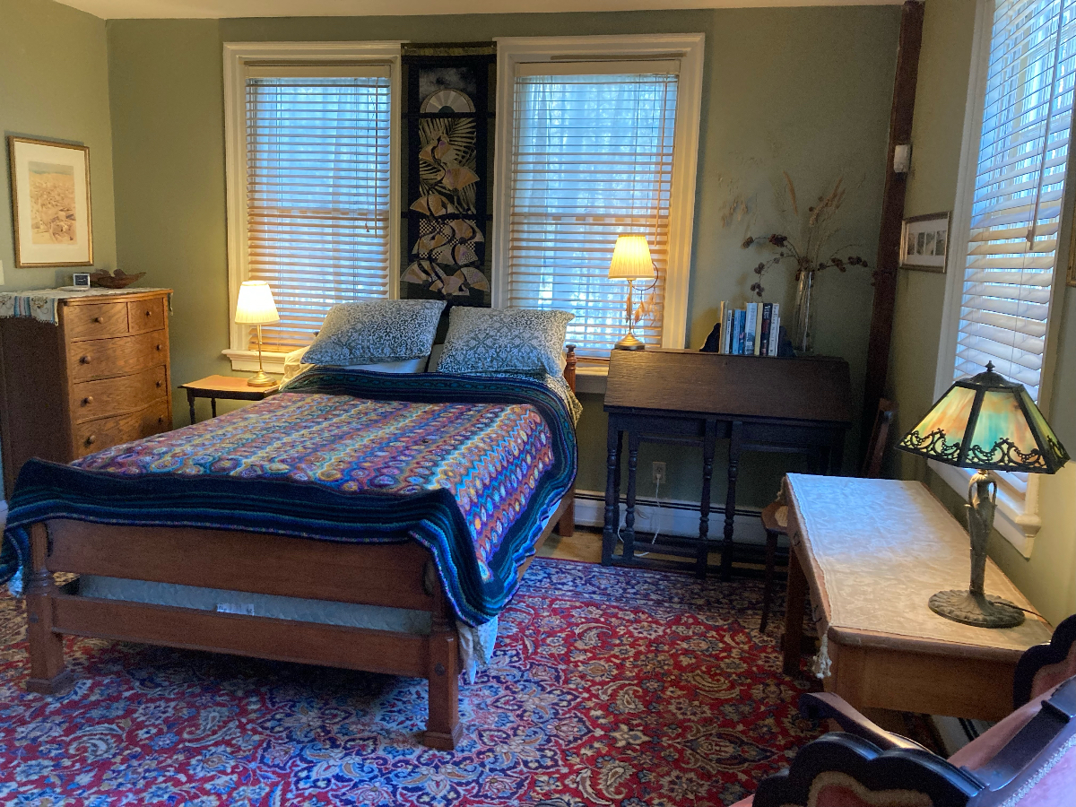 Furnished room with bathroom and kitchenette - Photo 1