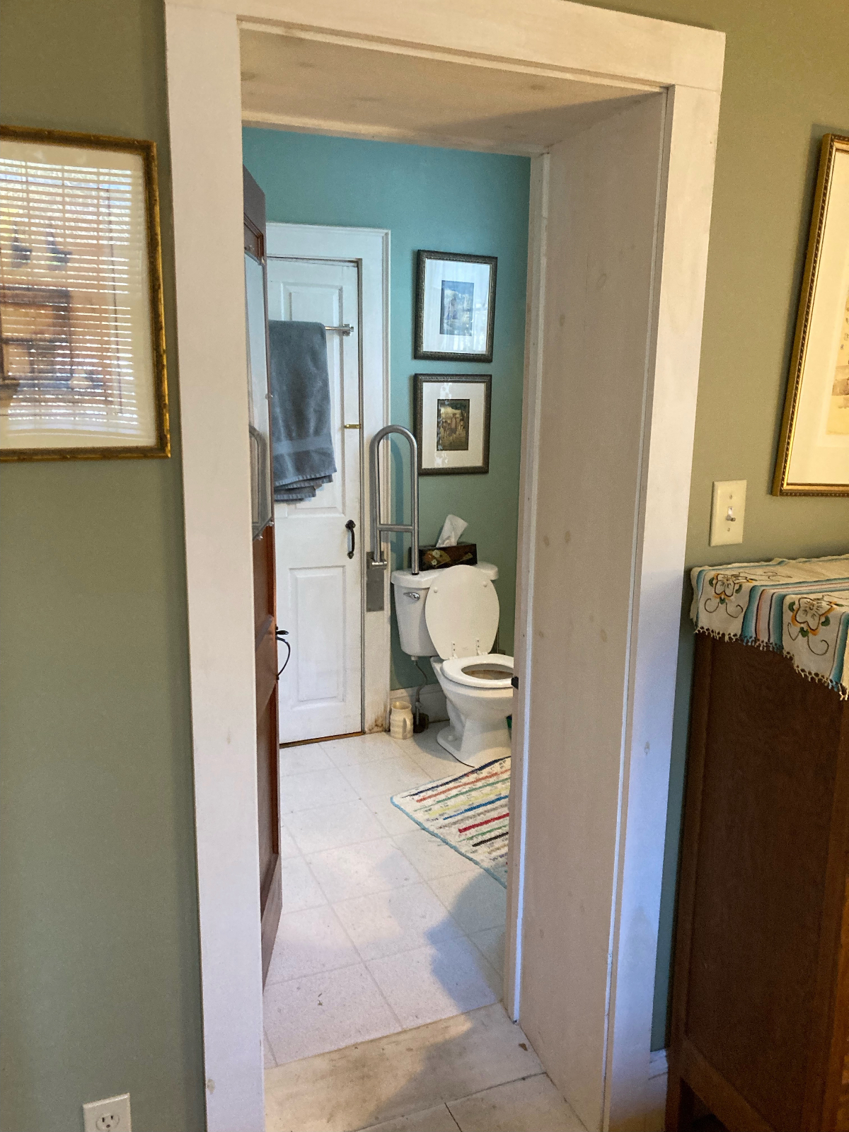 Furnished room with bathroom and kitchenette - Photo 3