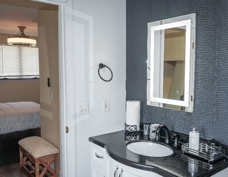 Cozy, Fully Furnished Cottage Convenient to Hospitals, Dining & the Beach - Photo 3