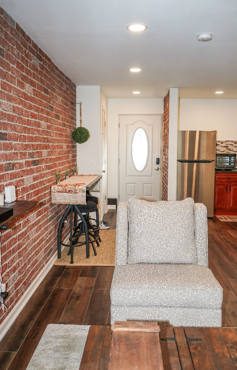 Cozy, Fully Furnished Cottage Convenient to Hospitals, Dining & the Beach - Photo 6