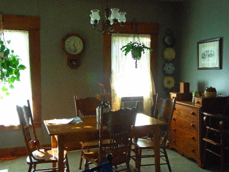Private Room in a 3 bedroom country home on quiet road - Photo 6
