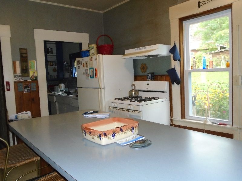 Private Room in a 3 bedroom country home on quiet road - Photo 8