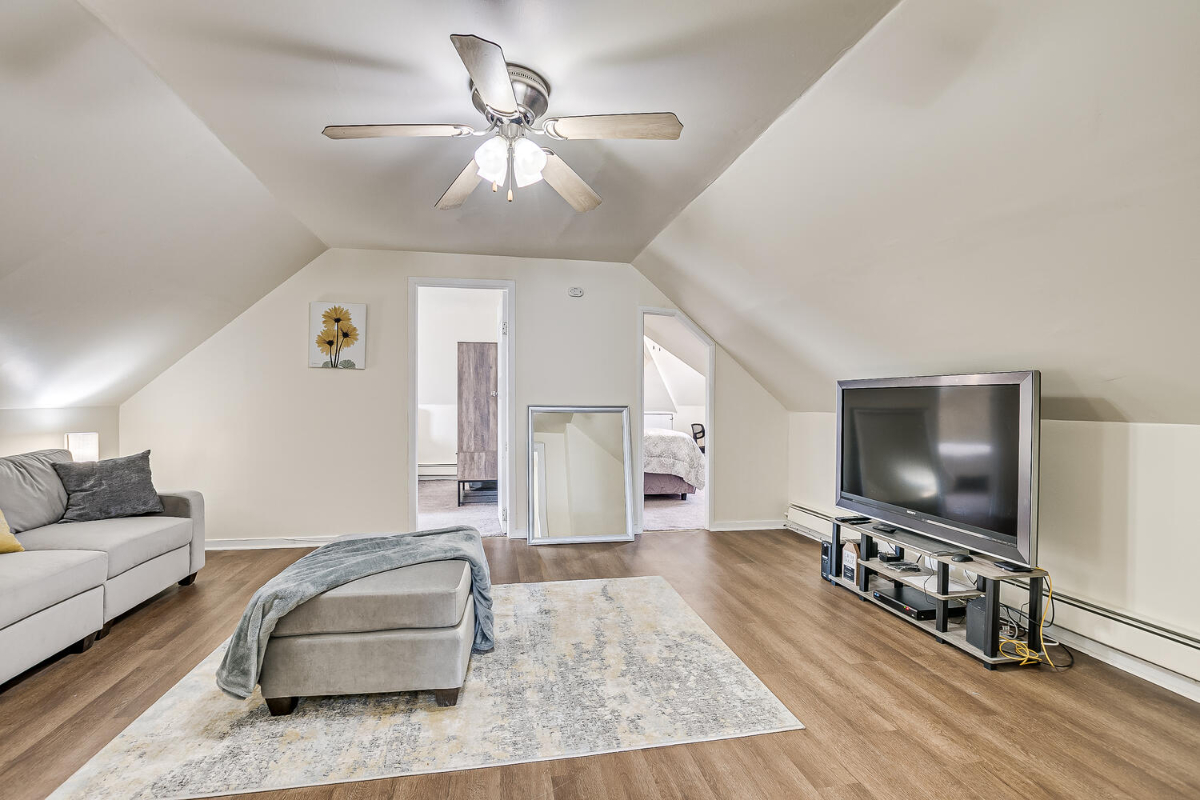 Cozy, Safe, Clean,newly renovated & FULLY...