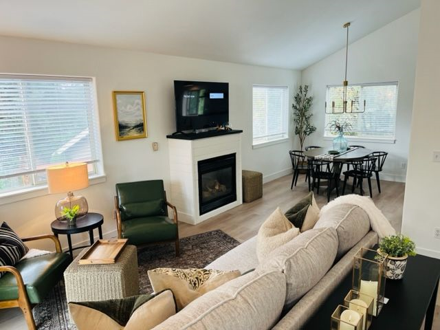 Amazing West Side Location Near Drake Park Unit A