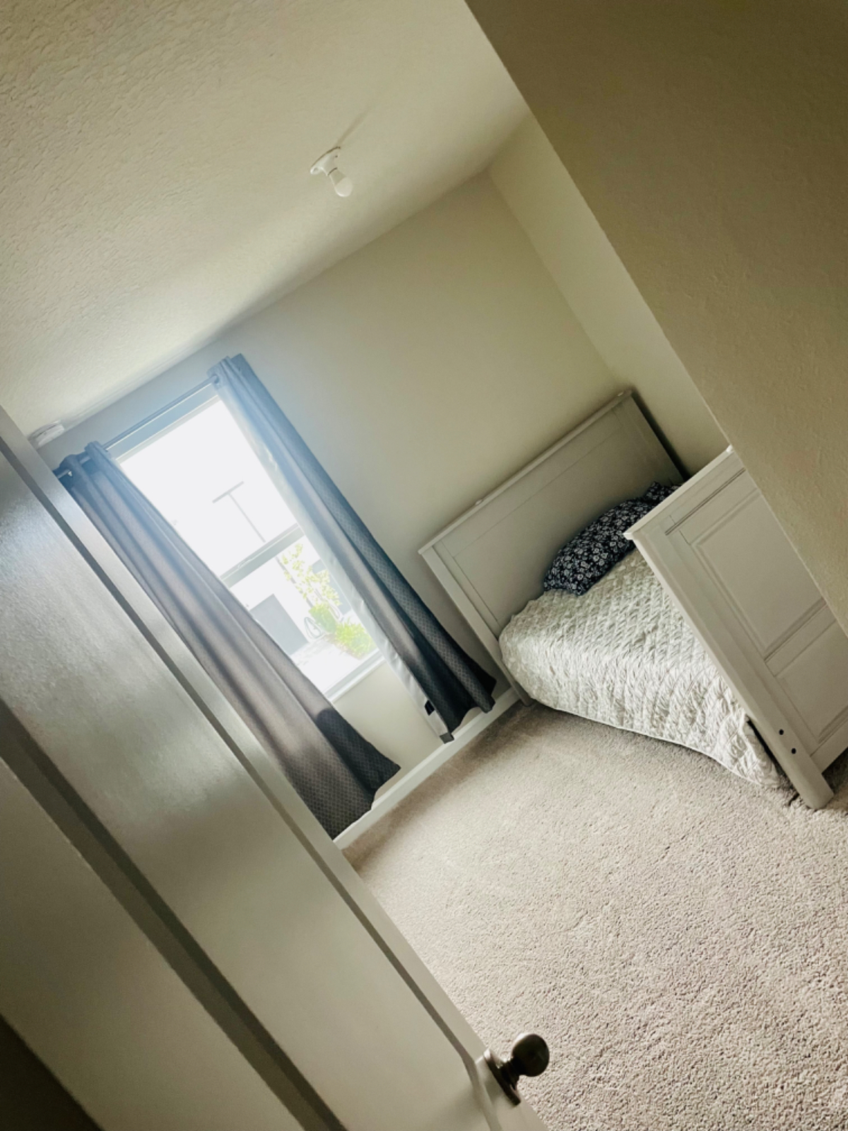 Beautiful brand new townhouse in gated community - Photo 3