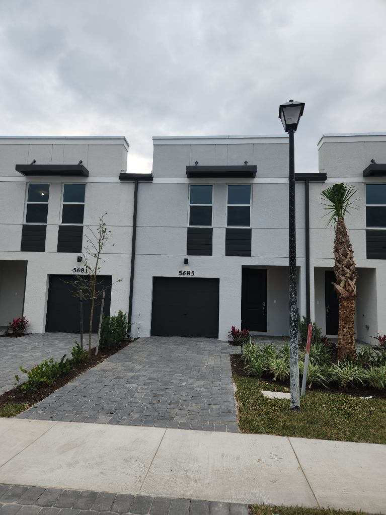 Beautiful brand new townhouse in gated community