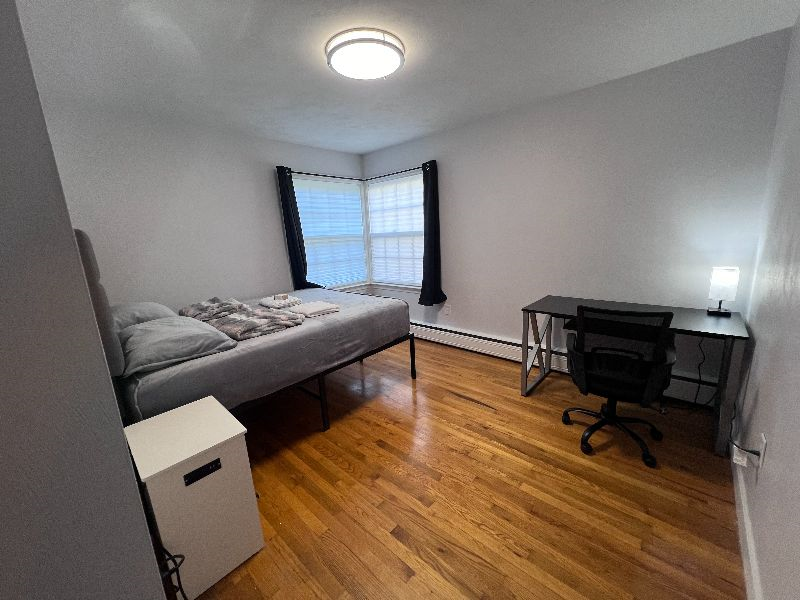 Bedroom for Travel Professionals - Photo 10