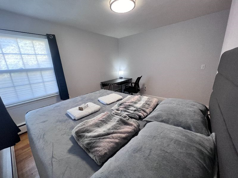 Bedroom for Travel Professionals - Photo 11
