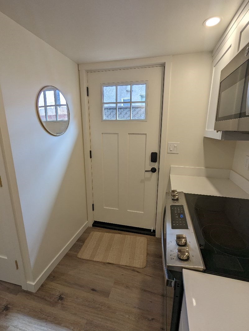 Cozy 1 Bedroom House with Modern Amenities and steps from the Beach and Local Attrac - Photo 2