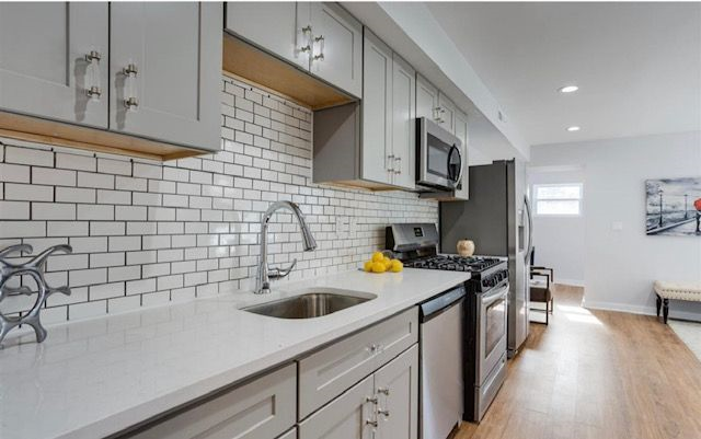 Modern Luxury Meets Urban Convenience: Remodeled 1 Bed, 1 Bath Unit in Central Location - Photo 1
