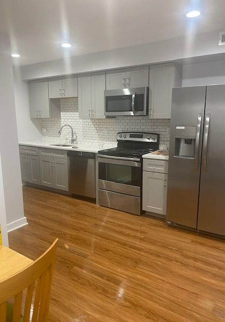 Modern Luxury Meets Urban Convenience: Remodeled 1 Bed, 1 Bath Unit in Central Location - Photo 2
