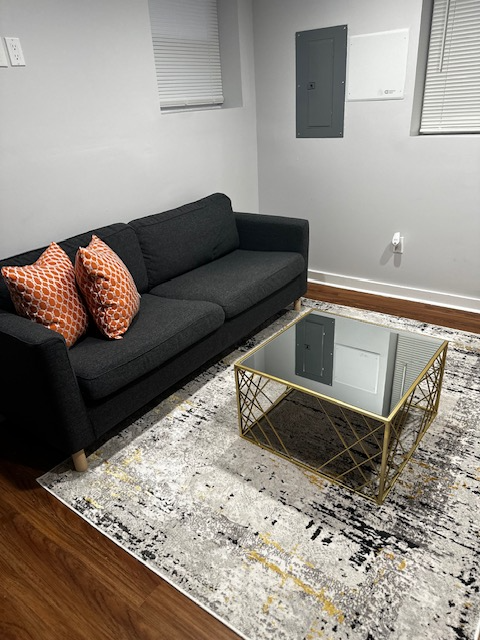 Modern Luxury Meets Urban Convenience:  Remodeled 1 Bed, 1 Bath Unit in Central  Location - Photo 7