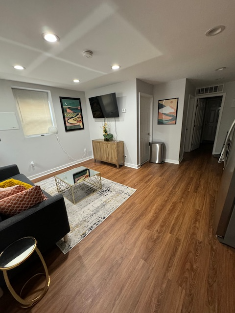 Modern Luxury Meets Urban Convenience:  Remodeled 1 Bed, 1 Bath Unit in Central  Location - Photo 8