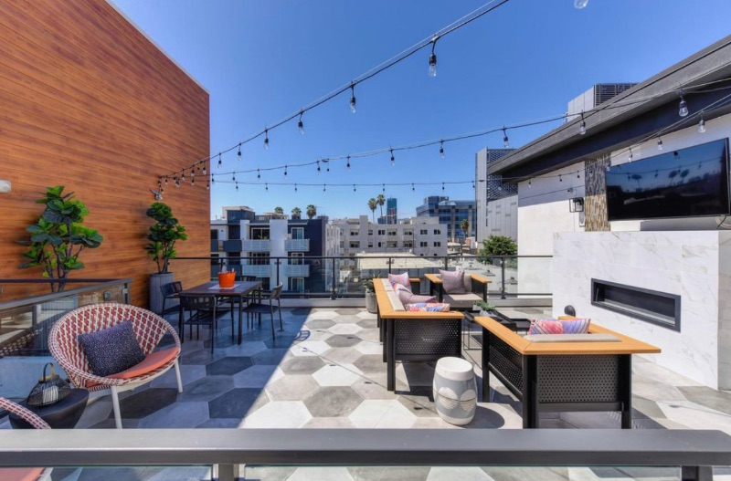 Two-Bedroom Apt w balcony in The Heart of Hollywood - Photo 4